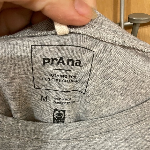 #59-PRANA -clever fox graphic T - Picture 2 of 3